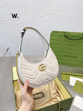 Load image into Gallery viewer, Oval Leather Bag
