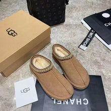 Load image into Gallery viewer, Thin Sole Ugg Slippers
