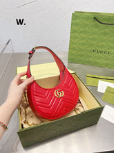 Load image into Gallery viewer, Oval Leather Bag
