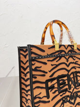 Load image into Gallery viewer, Large FIFI Beach Bag
