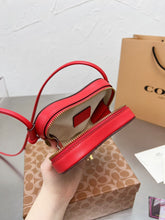 Load image into Gallery viewer, Heart Shoulder Bag
