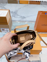 Load image into Gallery viewer, Small Shoulder Tote Bag
