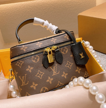 Load image into Gallery viewer, Small Toilette Bag
