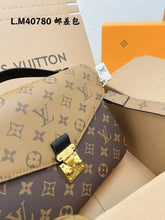 Load image into Gallery viewer, Leather Bag
