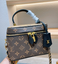 Load image into Gallery viewer, Small Toilette Bag

