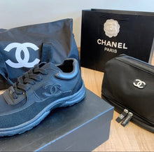 Load image into Gallery viewer, Black C Runners
