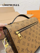 Load image into Gallery viewer, Leather Bag
