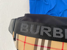 Load image into Gallery viewer, Burbe Bumbag
