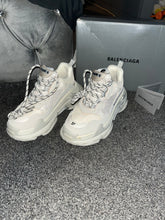 Load image into Gallery viewer, Triple Trainer - Pale Grey/Off White
