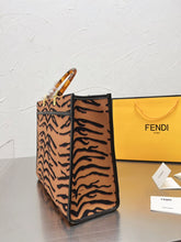 Load image into Gallery viewer, Large FIFI Beach Bag
