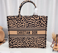 Load image into Gallery viewer, Leopard Tote Bag

