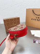 Load image into Gallery viewer, Heart Shoulder Bag
