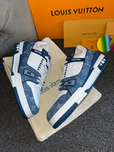 Load image into Gallery viewer, Blue &amp; White Trainers
