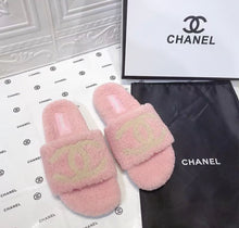 Load image into Gallery viewer, Fluffy C Slippers
